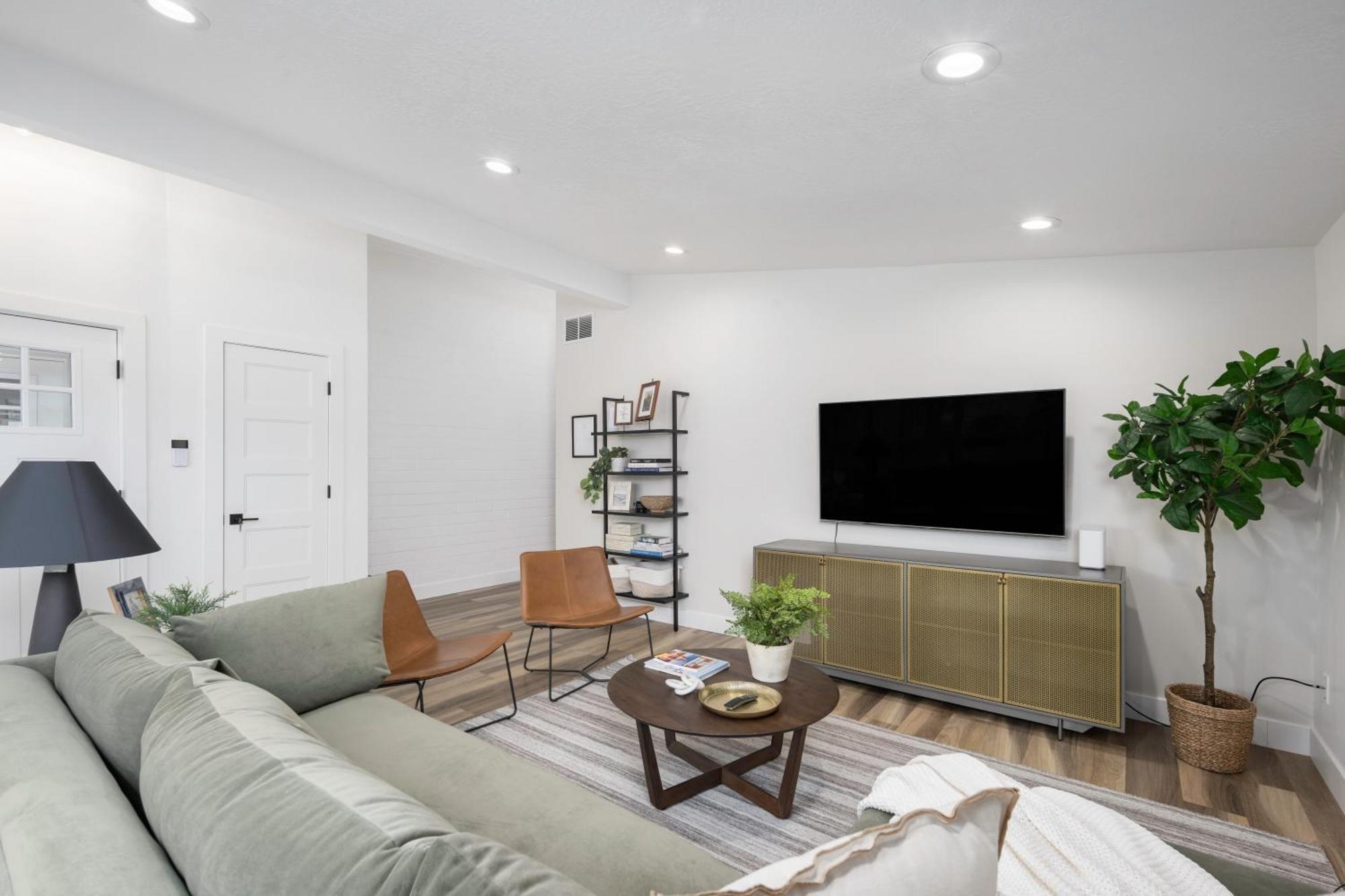 Ski-explore-relax! 30 Min To Snowbasin, Walk To Dt Apartment Ogden